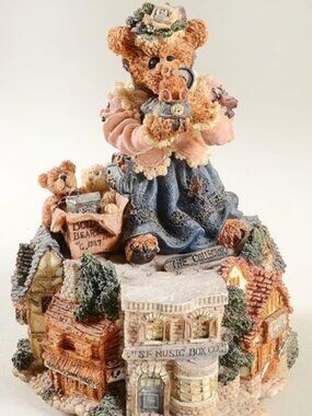 The Collector - My Favorite Things - 2762-SF - Bearstone Music Box BOXED